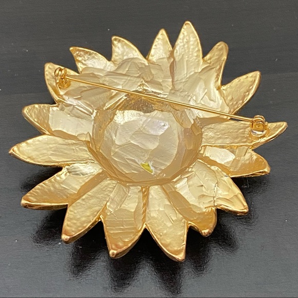 Vintage Unsigned Large Sunflower Gold-tone Brooch New (Old Stock) - Picture 9 of 11